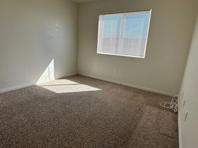 Building Photo - COMING SOON! 3+2+ Bonus Room with attached garage