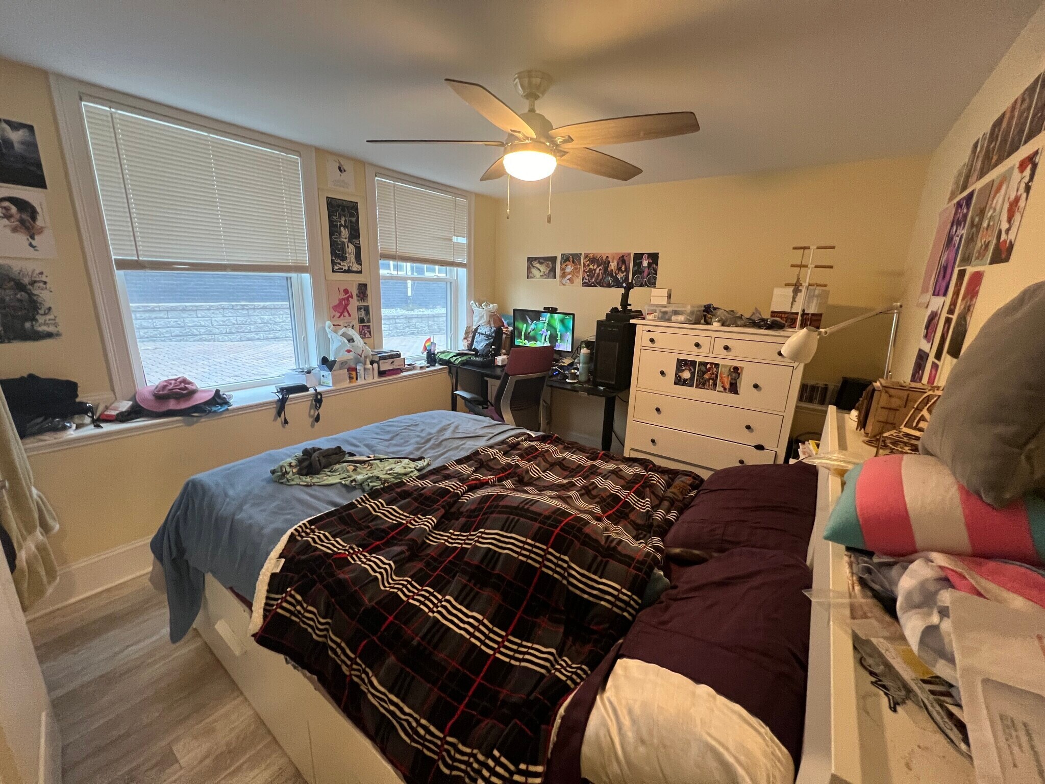 Building Photo - 118 Holland St