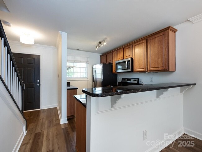 Building Photo - 1348 Green Oaks Ln