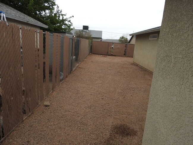 Building Photo - Three bedroom home