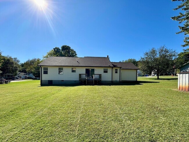 Building Photo - 5609 Landrum Dr