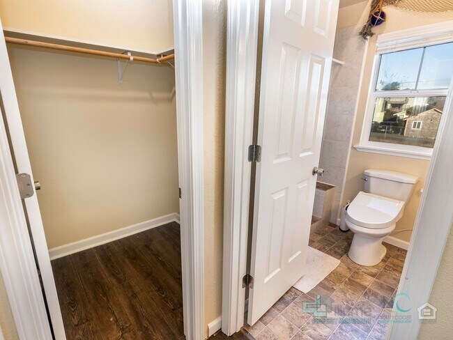 Building Photo - 416 N Downing St