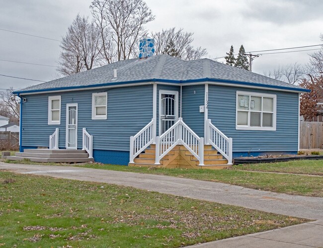 Building Photo - West Side Luxury Home! Totally Renovated!