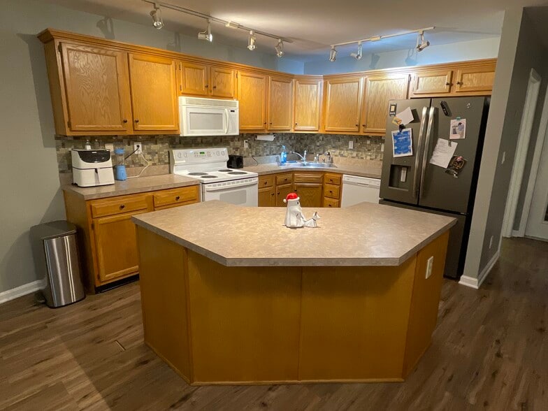 Building Photo - 3100 Beargrass Run Ct