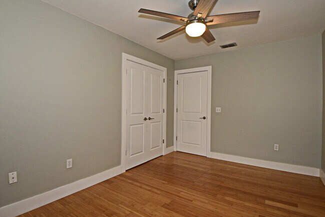 Building Photo - Colonialtown North 3BR – Prime Mills 50 Location