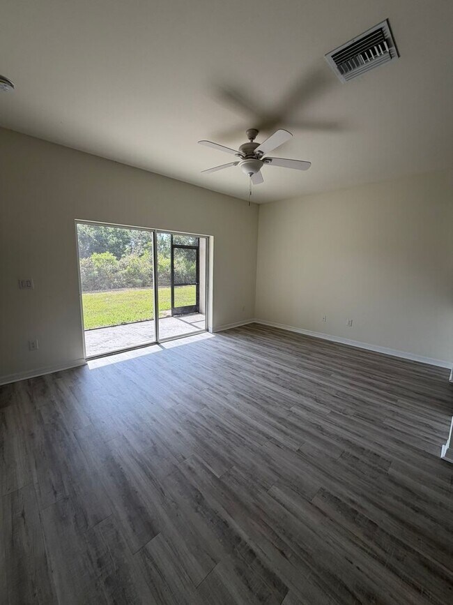 Building Photo - 1060 San Cristobal Ave