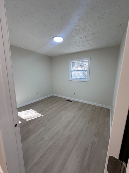 Building Photo - 305 Iroquois Ln