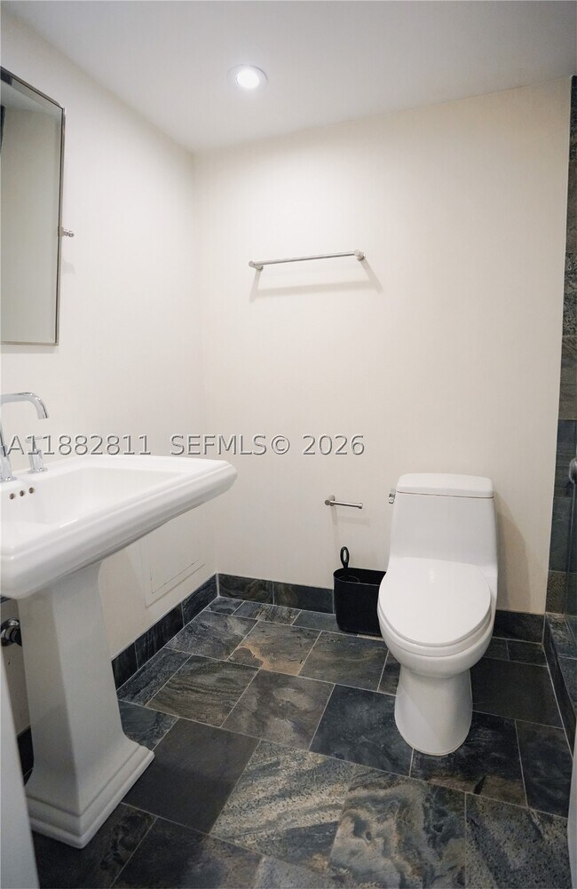Building Photo - 6039 Collins Ave