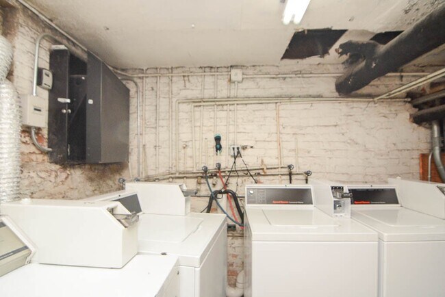 Building Photo - 3832 N Fremont St