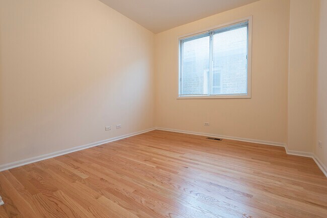 Building Photo - 1531 N Paulina St