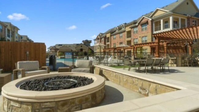 Building Photo - 1633 Greenridge Dr
