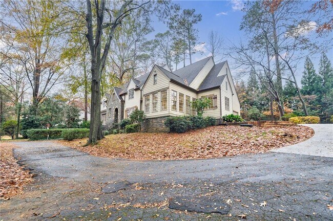 Building Photo - 960 Landmark Dr NE
