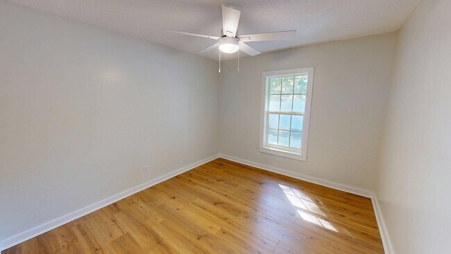 Building Photo - 171 Longwood Dr