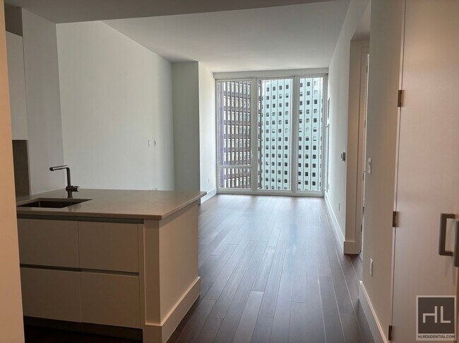 Building Photo - 222 E 44th St