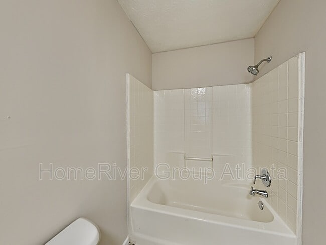 Building Photo - 622 Waynes Ct SE