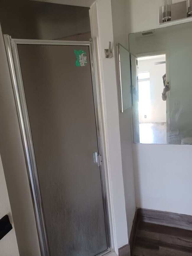 Building Photo - Available Now: 3/2 + den Home On A Quiet D...