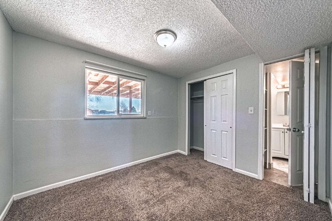 Building Photo - 5 bedrooms ,2 bathrooms and on 0.32 acres for rent