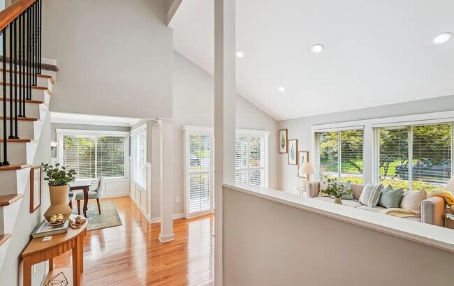 Building Photo - 276 W Meadowland Ln