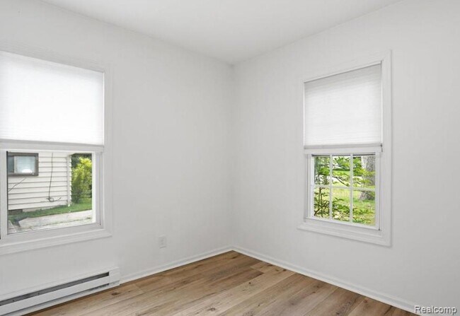 Building Photo - 2101 Knollwood St