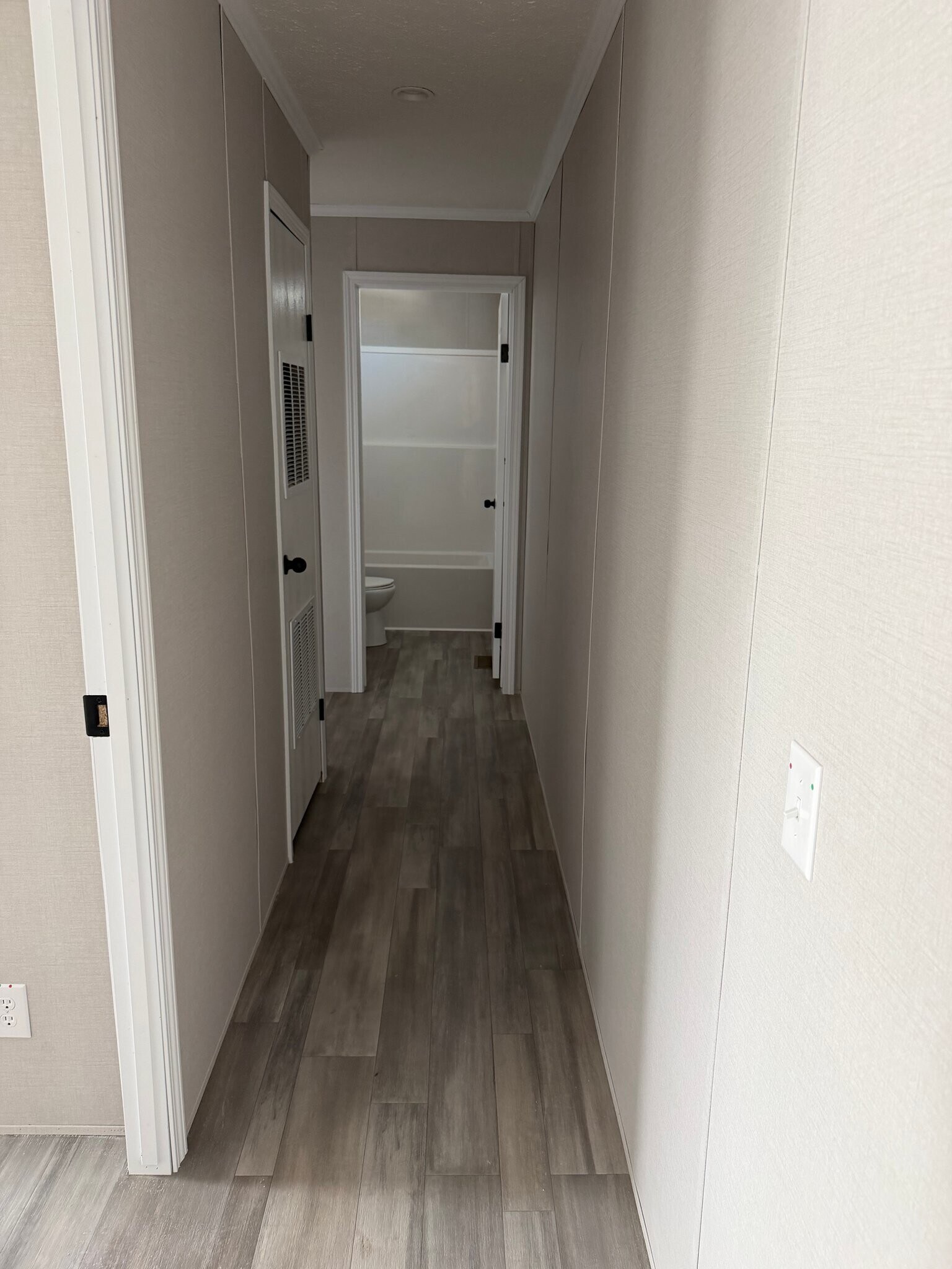 Building Photo - 14001 S Western Ave