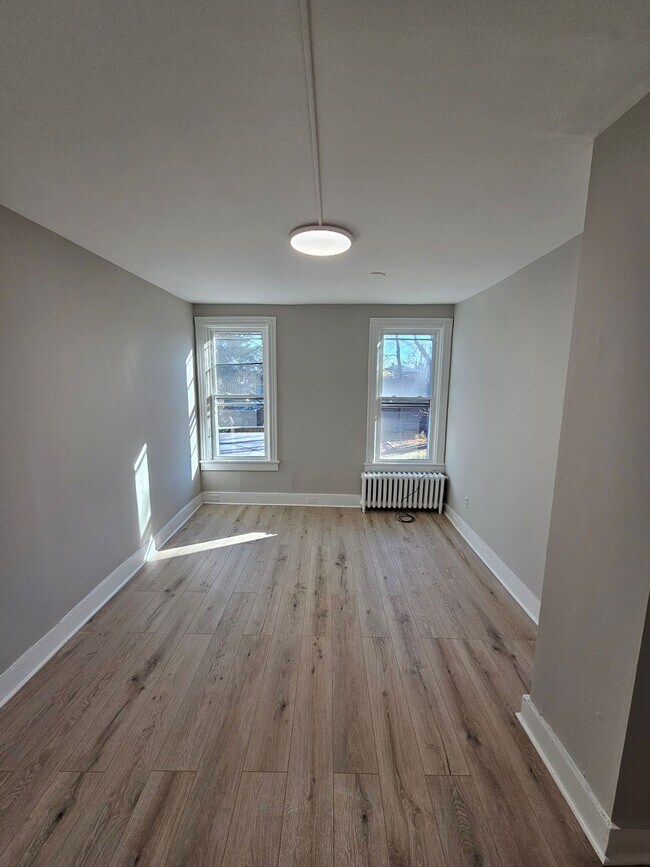 Building Photo - 3 Bedroom Apartment - Kingston, NY