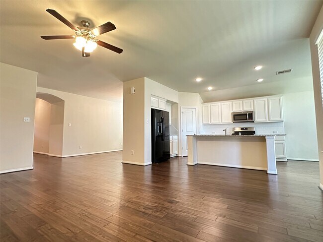 Building Photo - 16030 Dehay Ln