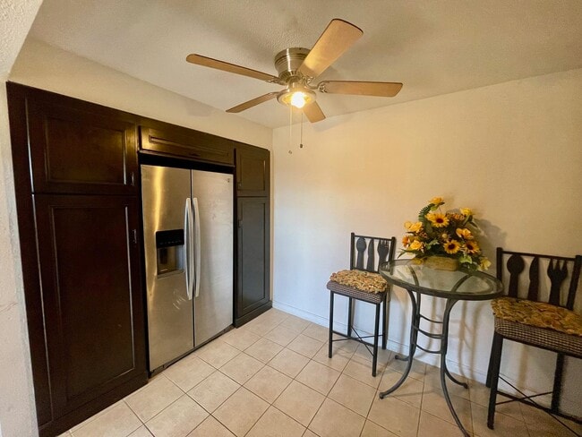 Building Photo - 1503 Chicago St