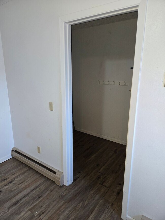 Building Photo - 406 West Ave