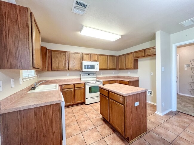 Building Photo - 218 Val Verde Dr