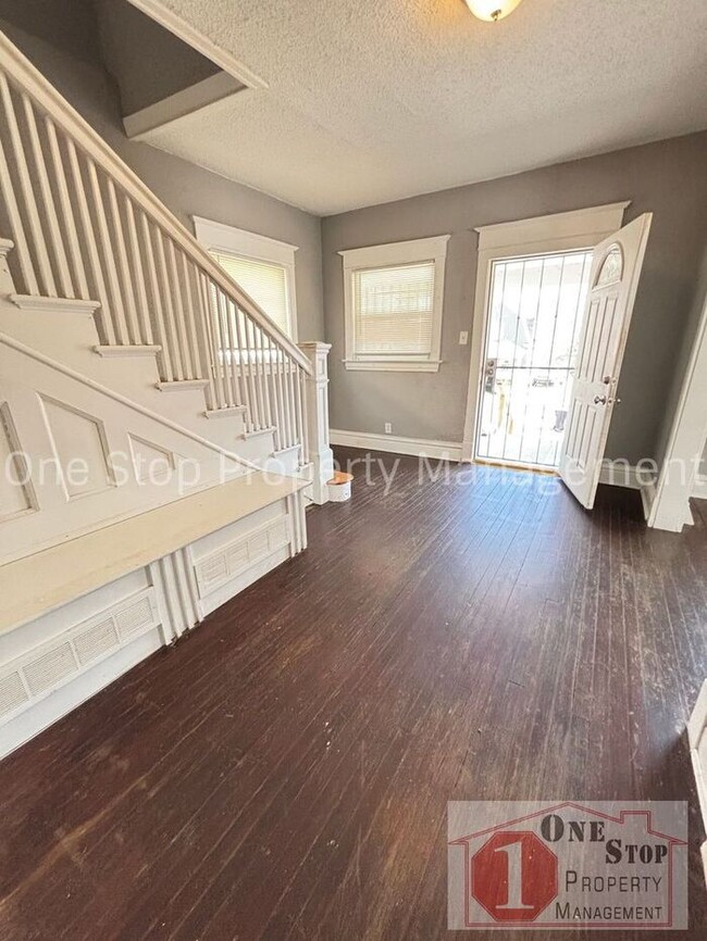 Building Photo - 3 Bedroom 1 Bathroom in Kansas City!