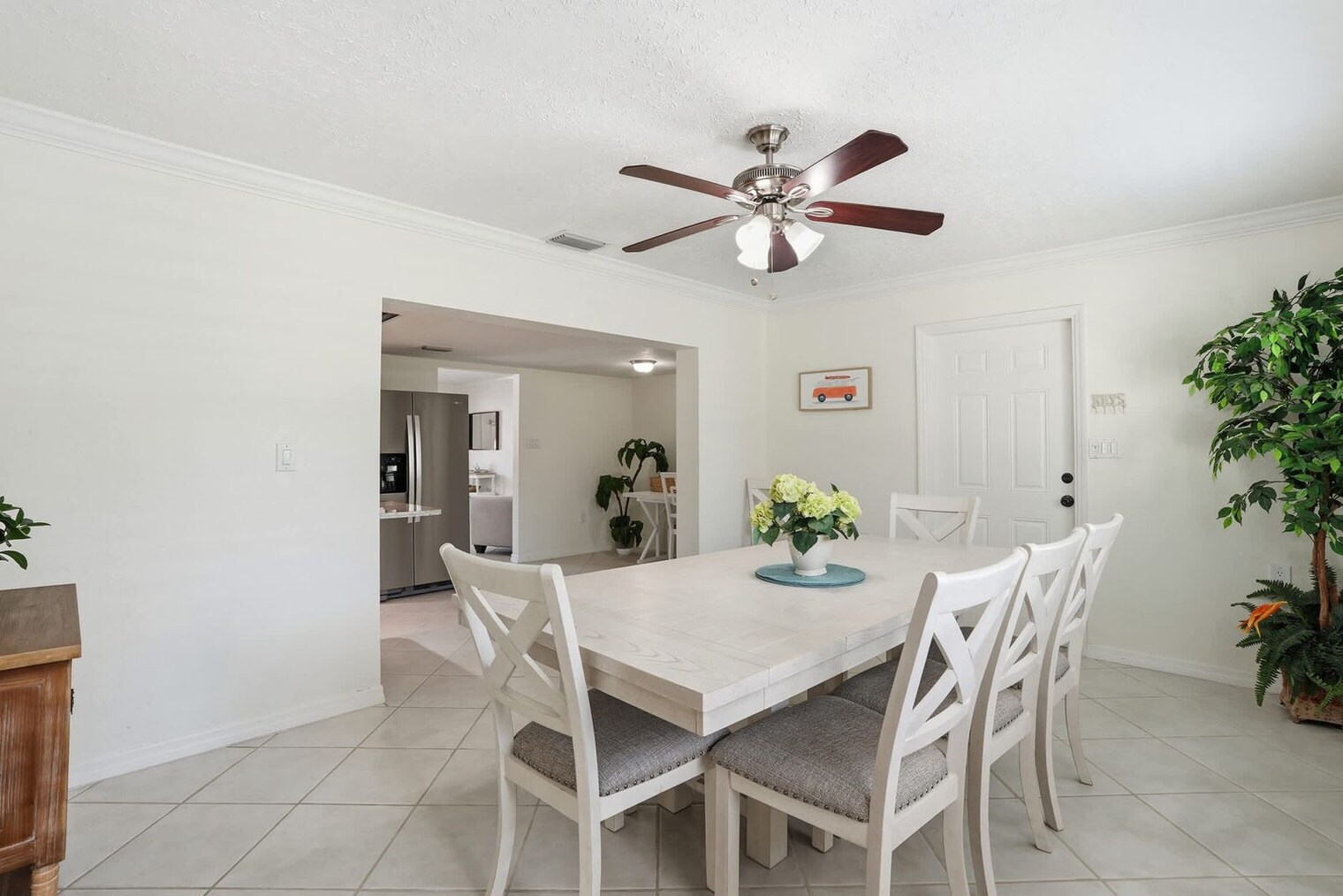 Building Photo - 27526 Los Amigos Ln