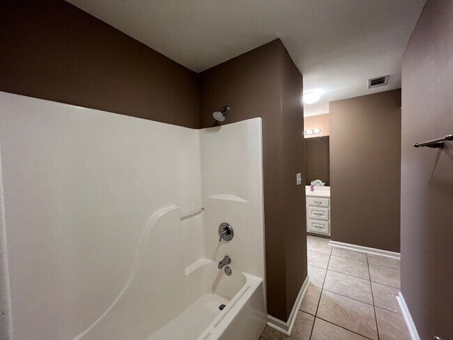 Building Photo - 9240-9250 Lockhart Rd