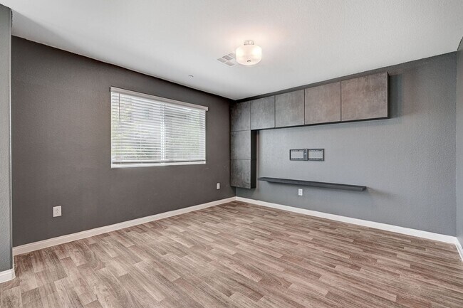Building Photo - 2021 TOWNHOME IN GATED COMMUNITY N LAS VEGAS
