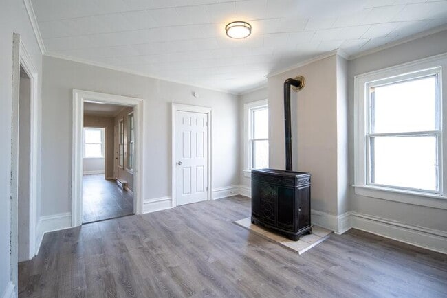 Building Photo - 53 Main St