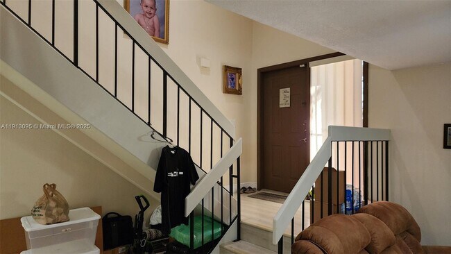 Building Photo - 5975 SW 137th Ave