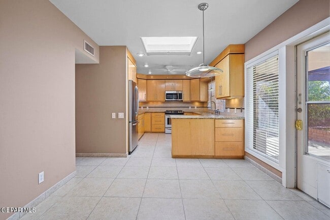 Building Photo - 528 Stonebluff Rd