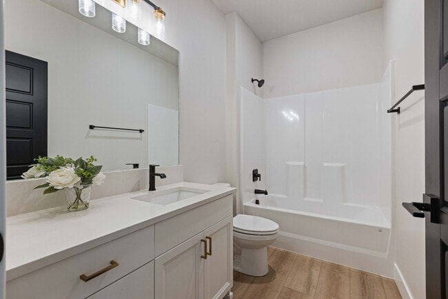 Building Photo - AWESOME 3 Bed 2 Bath Twin home in Sugar city