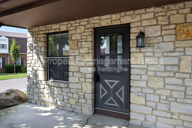 Building Photo - 1094 Farmlane Dr