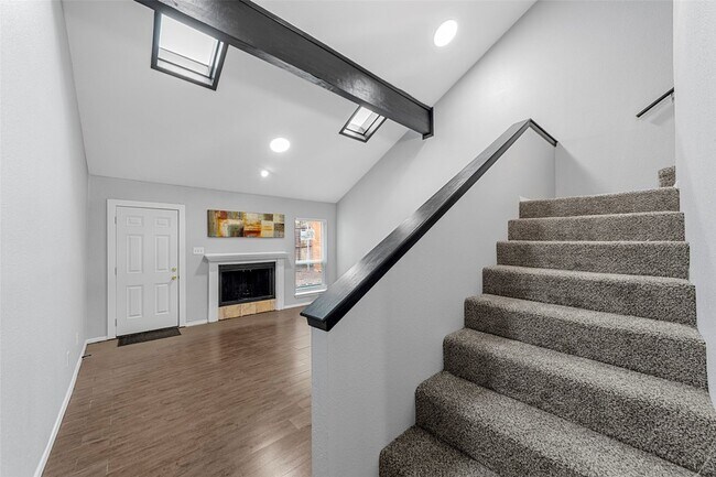 Building Photo - 6738 Eastridge Dr