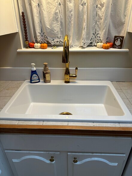 Building Photo - 5075 Shoshone Dr