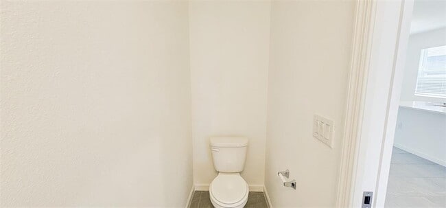 Building Photo - 413 Silver Palm Dr