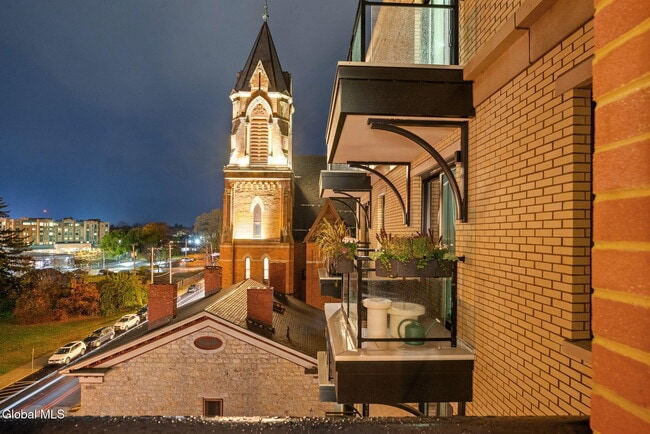 Building Photo - 19 Washington St