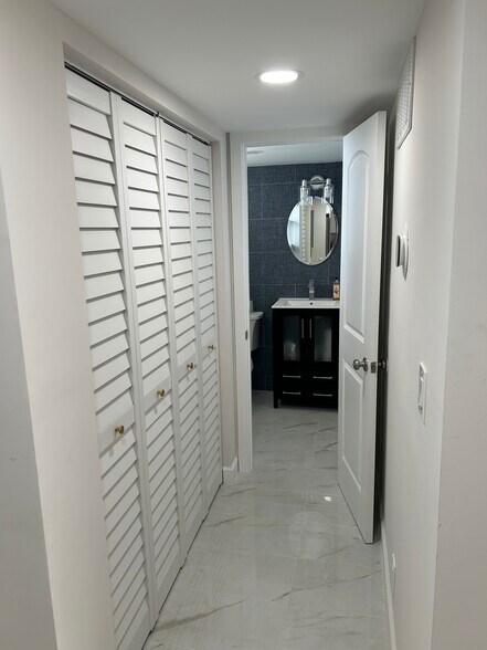 Building Photo - 1391 S Ocean Blvd