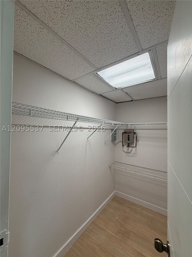 Building Photo - 1280 NE 105th St
