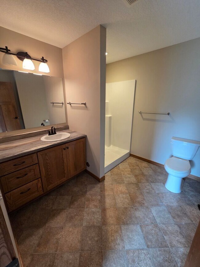 Building Photo - 38231 Ewing Ct