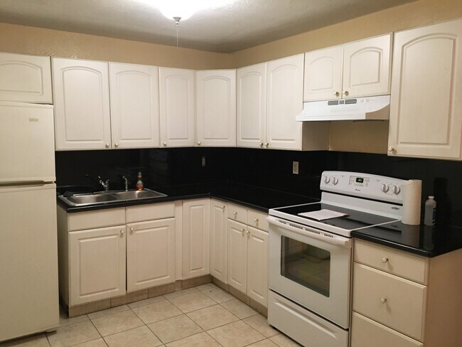 Building Photo - 9216 SW 49th Pl