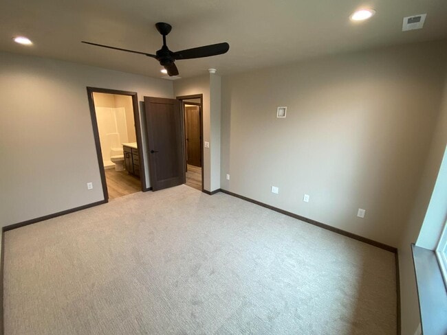 Building Photo - 216 S Elmwood Ave