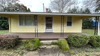 Building Photo - Updated Vintage 2 BD Home on a Spacious Lot - Milwaukie