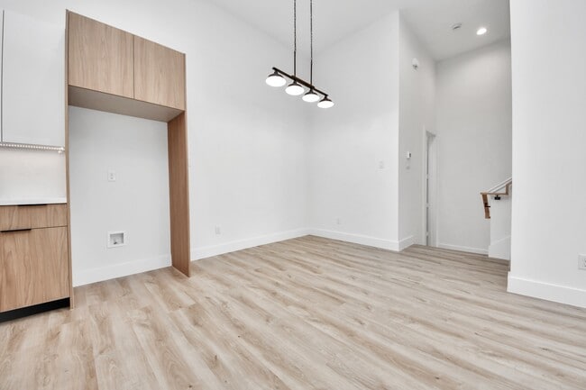 Building Photo - 3407 Hutchins St