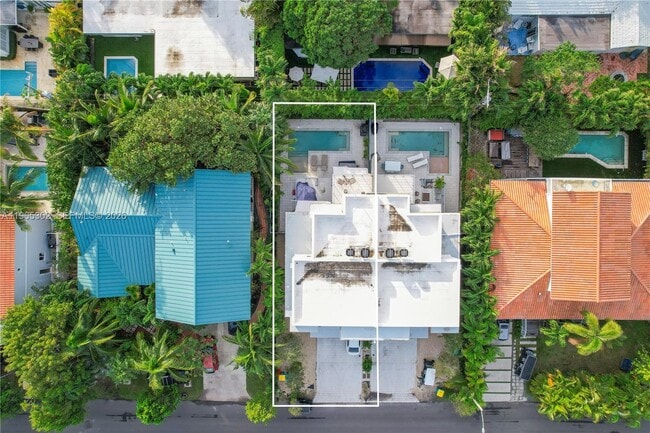 Building Photo - 640 Fernwood Rd